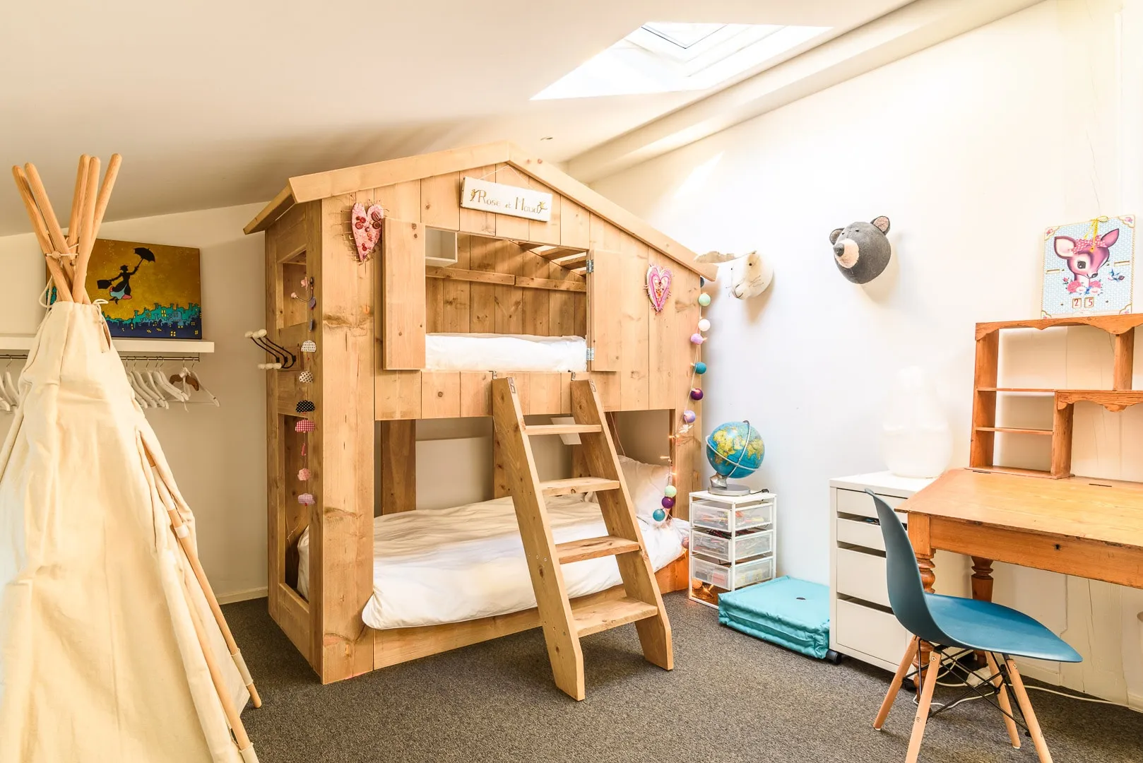 Chambre d'enfants avec tipi
