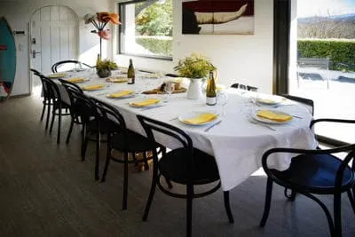 Grande table de salle à manger pour 16 convives