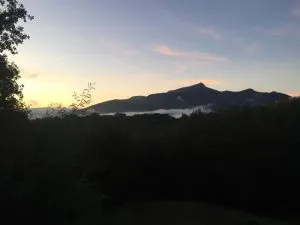 Lever de soleil sur une mer de nuages depuis Etxe Xuria