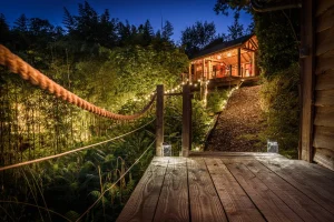 Terrasse des cabanes éclairée la nuit Terrasse des cabanes éclairée la nuit